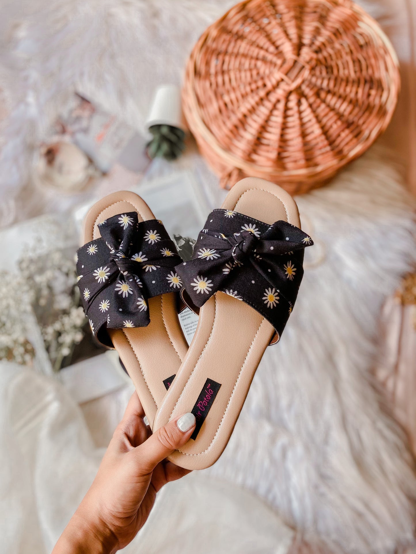 Dainty Daisy Slip Ons